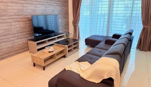 Three-Bedroom Holiday Home 