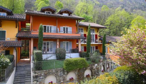 One-Bedroom Apartment with Terrace and Lake View - Split Level