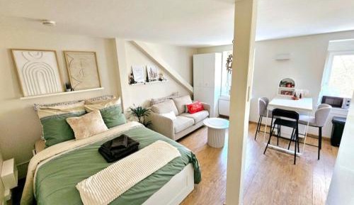Studio Apartment with One Double Bed