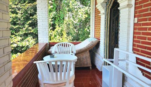 Studio with Balcony