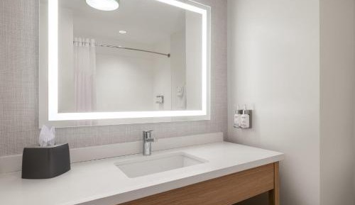King Room - Mobility Access/Hearing Accessible