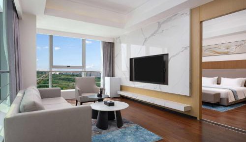 Superior King Suite with Lake View - Non-Smoking