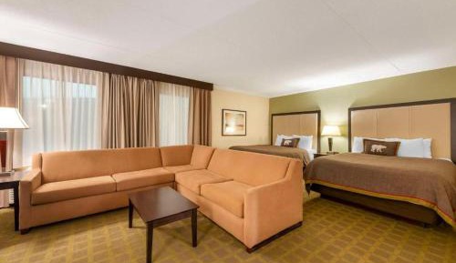 Family Queen Suite with Sofa Bed and Kitchenette