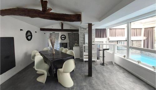 Four-Bedroom Holiday Home