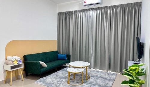 Three-Bedroom Apartment with Mountain View