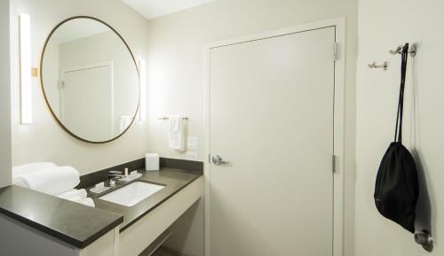 Queen Room with Two Queen Beds - Hearing Accessible
