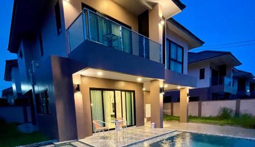 Four-Bedroom Holiday Home