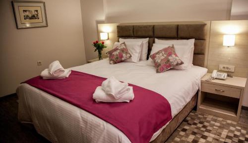 Suite with Lake View