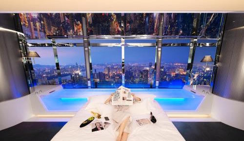 270° River View Deluxe Suite With Bathtub