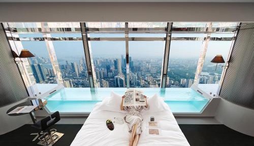 270° City-view Deluxe Suite With Bathtub