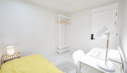 Single Room with Shared Bathroom ( Female Only )