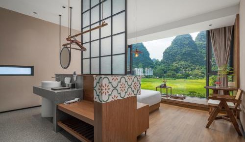 Queen Room with Mountain View