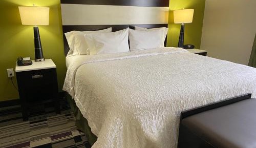 King Room with King Bed - Non-Smoking