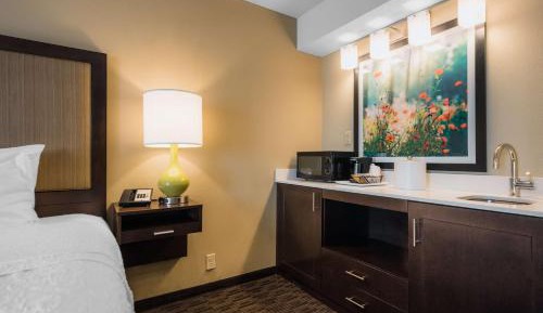 Deluxe King Room - Non-Smoking