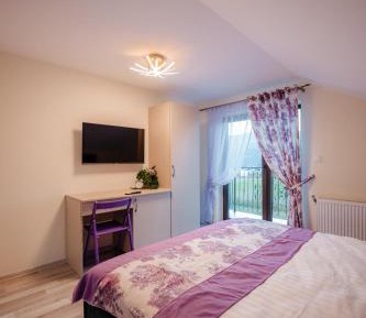 Deluxe Room (2 Adults + 1 Child)
