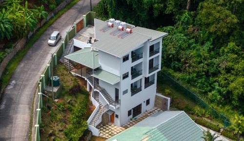 One-Bedroom Apartment with Sea View and Balcony