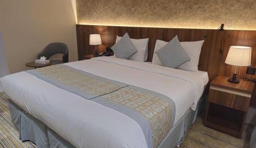 Deluxe King Room