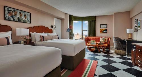 Graduate Queen Room with Two Queen Beds and Skyline View