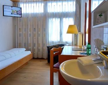 Single Room Economy