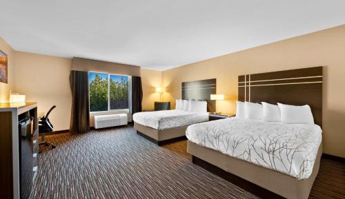 Queen Room with Two Queen Beds and Partial View - Non-Smoking