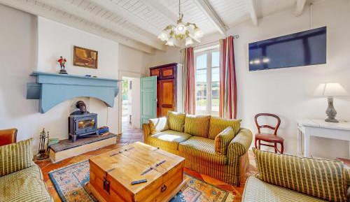 Seven-Bedroom Holiday Home
