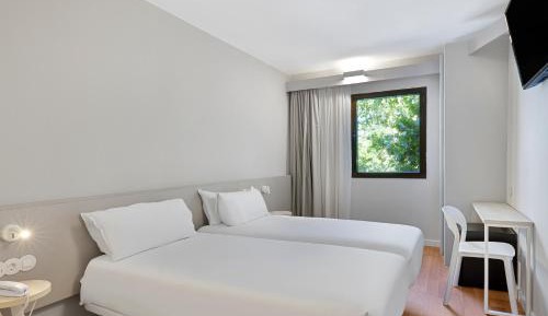 Basic Triple Room