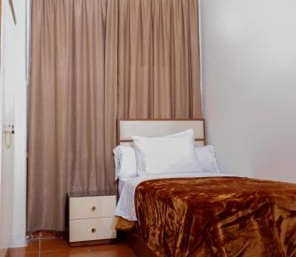 Small Single Room with Shared Bathroom