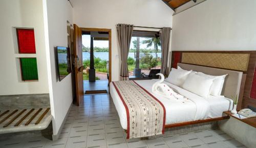 Villa with Garden View