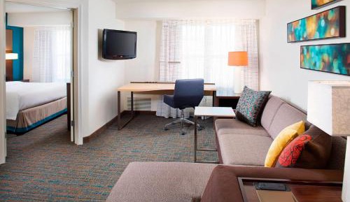 One-Bedroom Queen Suite