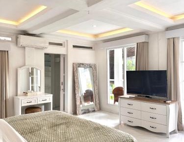 Three-Bedroom Holiday Home 