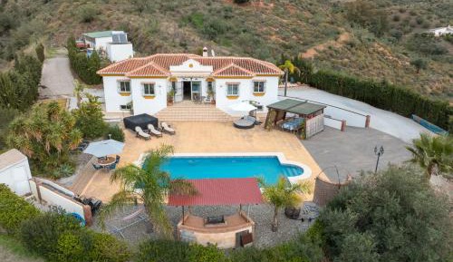 Villa with Garden View