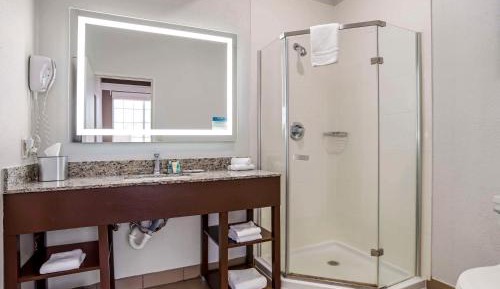 Superior King Suite with Whirlpool - Non-Smoking