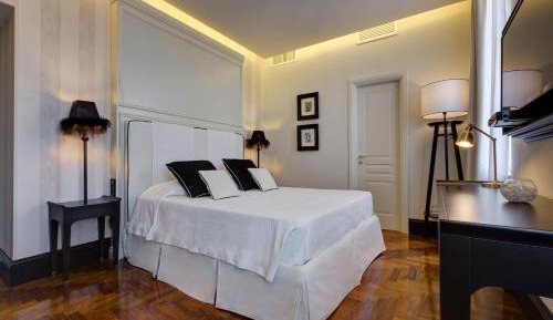Superior Double Room - V. Capo d'Africa 26