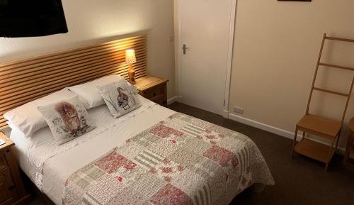 Deluxe Double Room with Shower