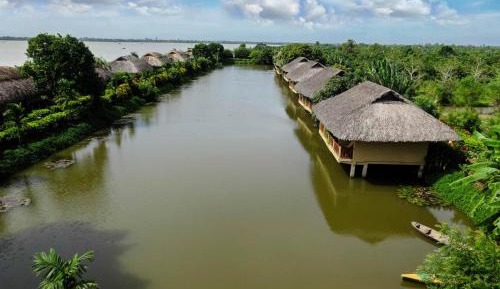 Bungalow with River View