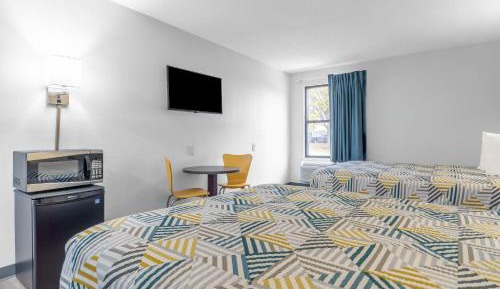 Deluxe Queen Room with Two Queen Beds - Non-Smoking