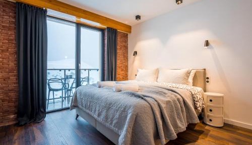 Apartment with Mountain View