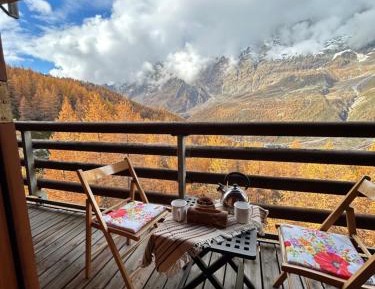 Two-Bedroom Apartment with Balcony - Apartment n.1202