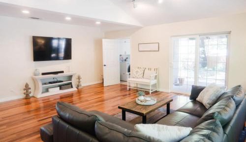 Three-Bedroom Holiday Home 