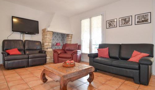 Three-Bedroom Holiday Home 