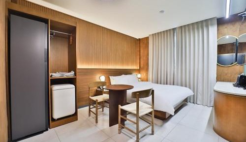 Double Room 8