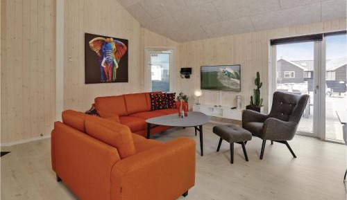 Eight-Bedroom Holiday Home