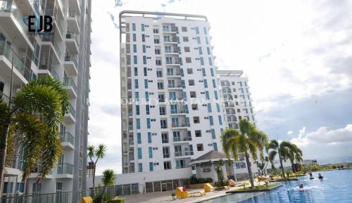 One-Bedroom Apartment with Balcony