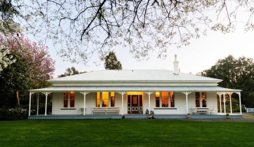 Villa with Garden View