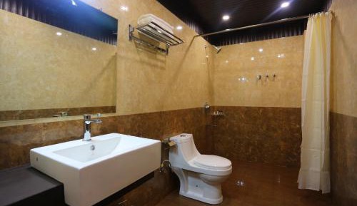 Deluxe Double Room with Balcony and Mountain View