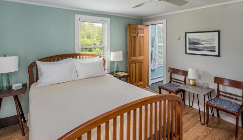 Deluxe Queen Room with Garden View