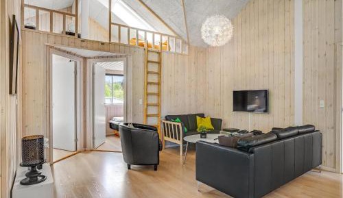 Nine-Bedroom Holiday Home