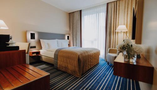 Standard Queen Room