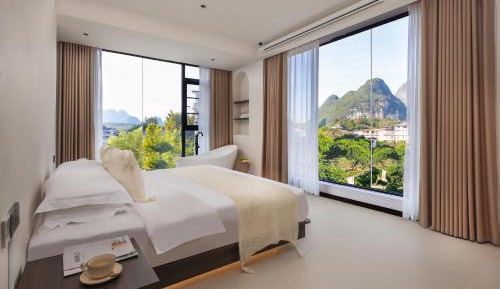 Deluxe Double Room with Bath