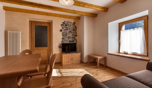 Two-Bedroom Deluxe Apartment with Balcony
